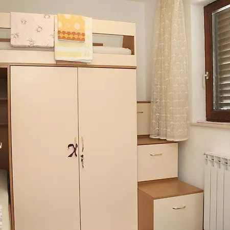 4634b * Vrboska