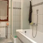 4634b